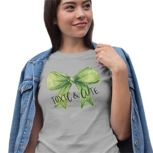 The Blind Medium | Heather Gray Graphic T Green Bow ‘Toxic & Cute’ black print